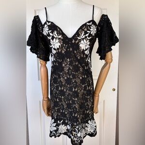 Aaka Brand Women’s‎ Lace Floral Mini Ruffles Size Medium